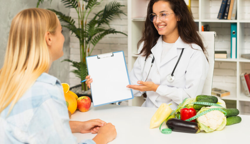 medium-shot-doctor-showing-results-patient